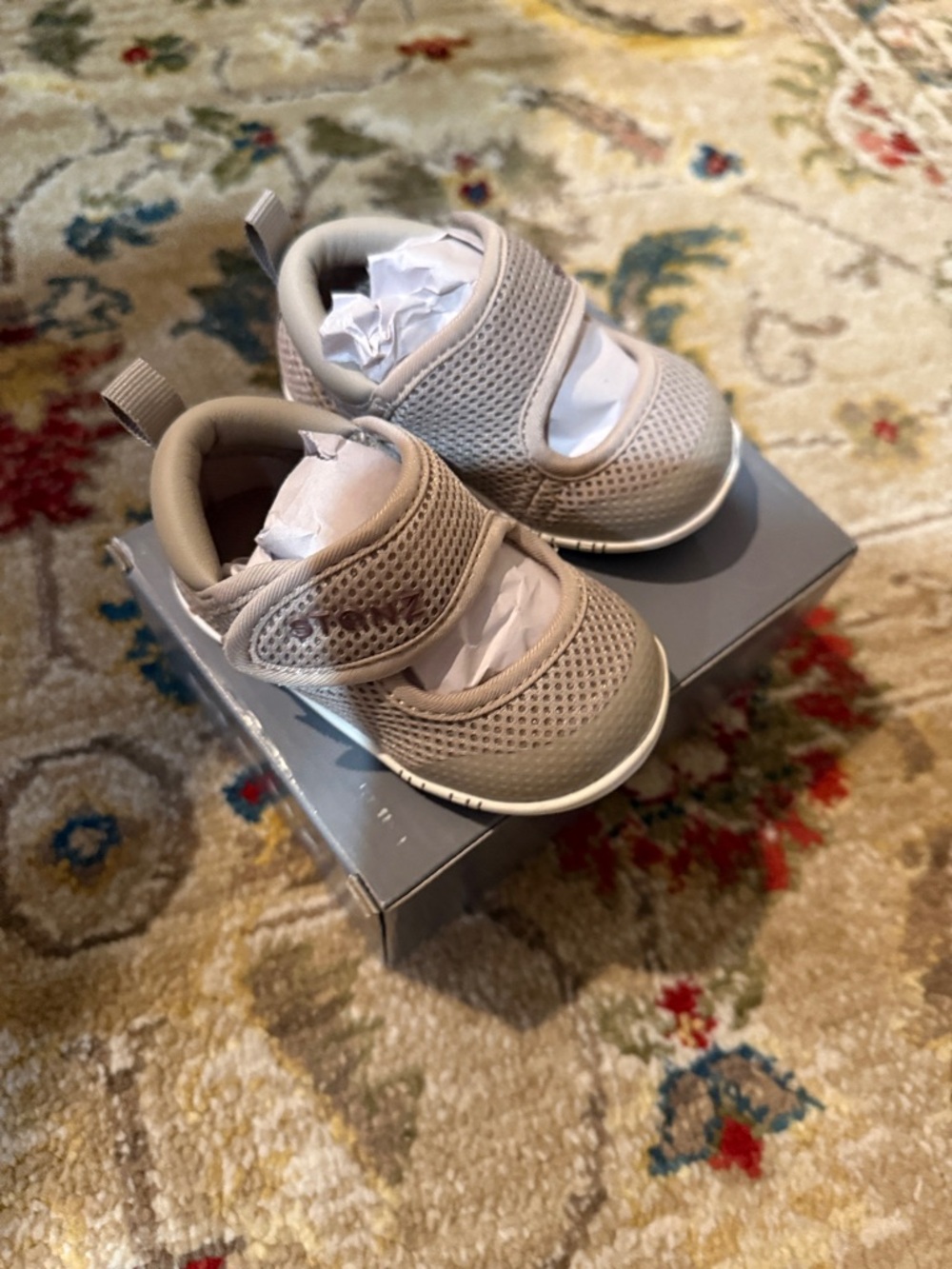 Stonz beige shoes